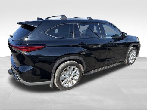 Used 2022 Toyota Highlander Limited image 8