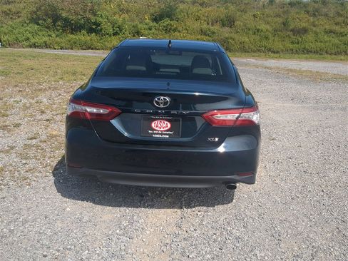 Used 2018 Toyota Camry XLE image 4