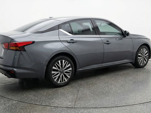 Used 2025 Nissan Altima 2.5 SV image 9