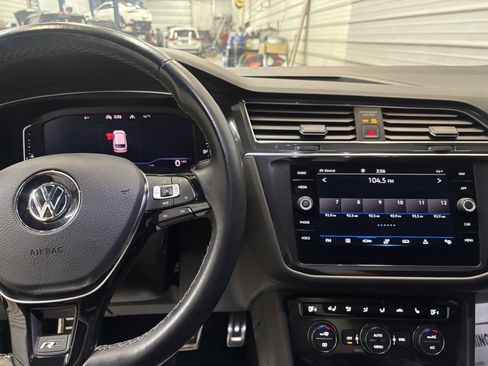Used 2021 Volkswagen Tiguan SEL Premium R-Line image 17