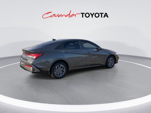 Used 2025 Hyundai Elantra Blue image 8