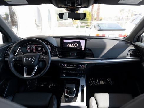 Used 2025 Audi Q5 2.0T Premium w/ Convenience Plus Package image 7