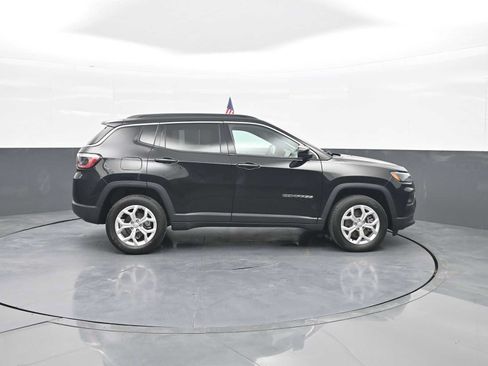 Used 2024 Jeep Compass Latitude AWD/4WD image 9