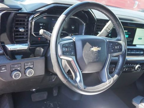 Used 2025 Chevrolet Silverado 1500 LT AWD/4WD image 8