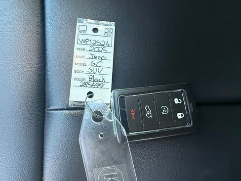 Certified 2025 Jeep Grand Cherokee Limited w/ Black Appearance Package image 44