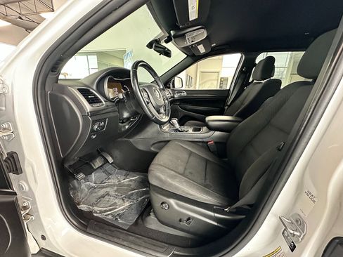 Used 2021 Jeep Grand Cherokee Laredo image 15