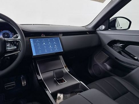 Certified 2026 Land Rover Range Rover Evoque Dynamic SE AWD/4WD image 26
