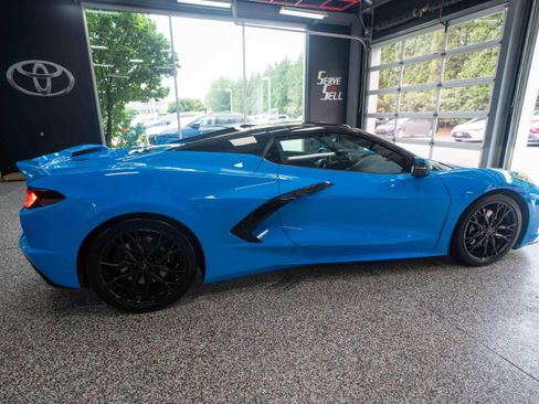 Used 2023 Chevrolet Corvette Stingray Premium Conv w/ Z51 Performance Package RWD image 4