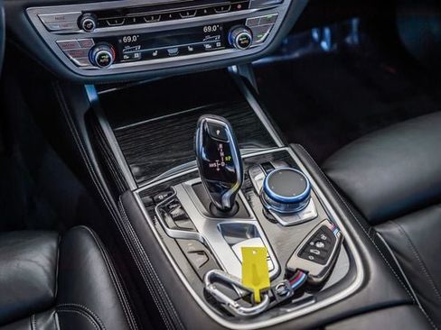 Used 2017 BMW 740i RWD image 32