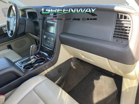 Used 2015 Lincoln Navigator 4WD w/ Equipment Group 101A Reserve image 10