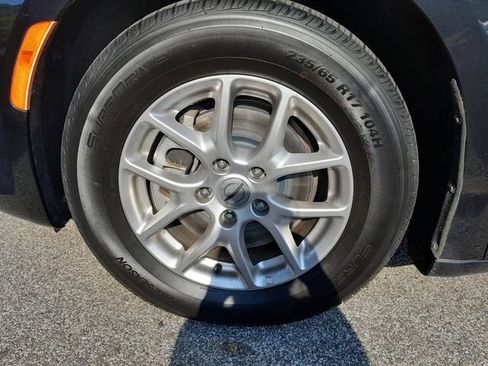 Used 2023 Chrysler Pacifica Touring-L FWD image 9
