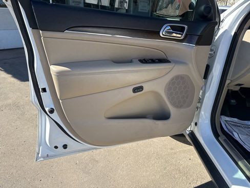 Used 2015 Jeep Grand Cherokee Limited w/ Luxury Group II AWD/4WD image 35