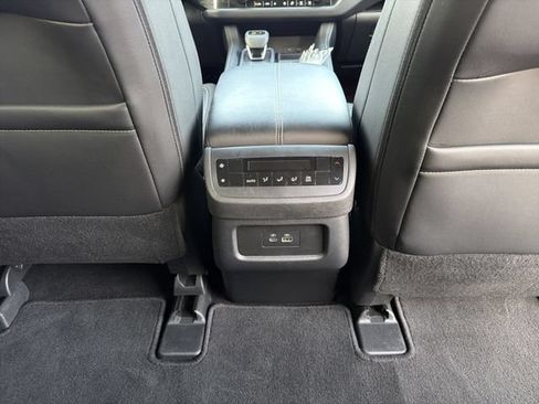 Used 2025 Nissan Pathfinder SL FWD image 23