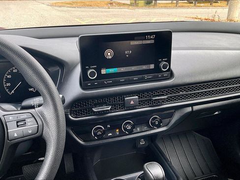 Used 2023 Honda HR-V LX image 6