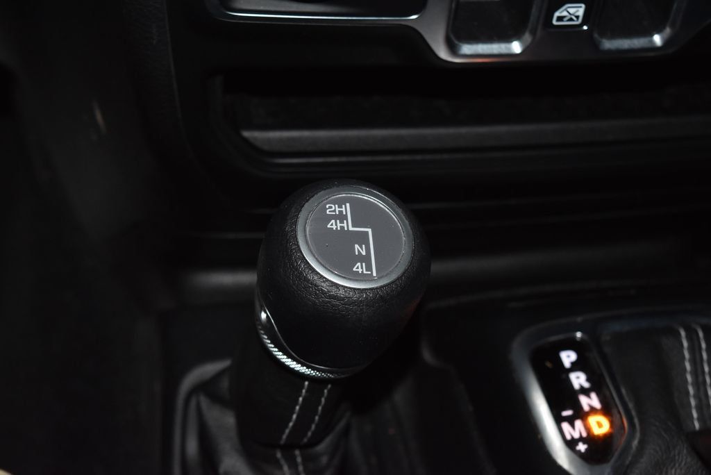 Used 2021 Jeep Wrangler Unlimited Sahara w/ LED Lighting Group AWD/4WD image 14