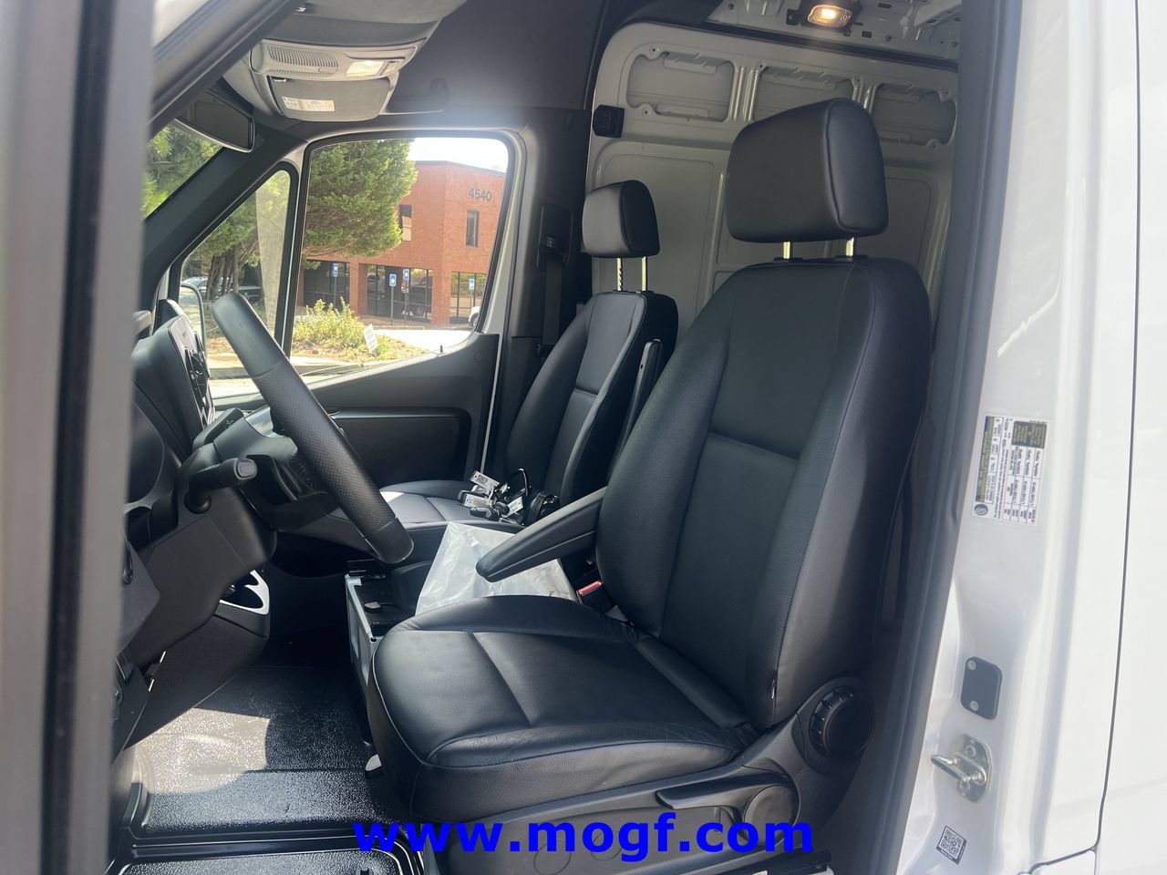 Used 2025 Mercedes-Benz Sprinter 2500 image 16
