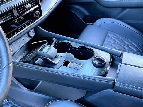 Used 2023 Nissan Rogue Platinum w/ Platinum Premium Package image 18