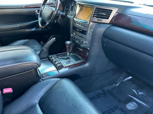 Used 2011 Lexus LX 570 4WD image 33