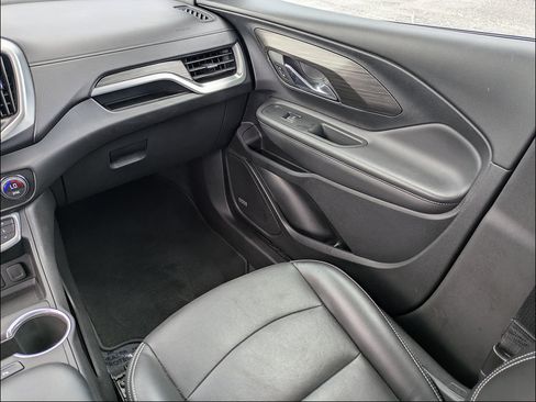 Used 2022 GMC Terrain SLT w/ Infotainment Package II FWD image 16