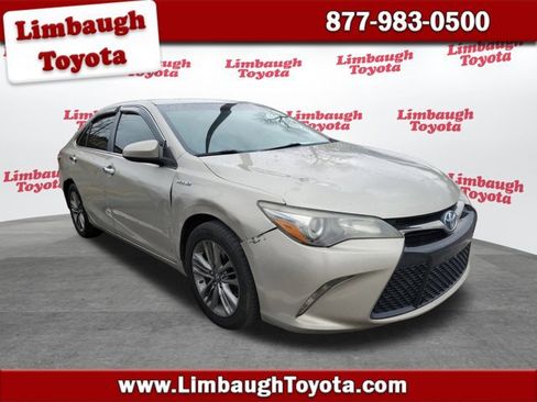 Used 2015 Toyota Camry LE image 1