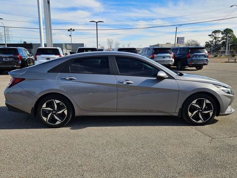 Used 2023 Hyundai Elantra SEL w/ Convenience Package image 39