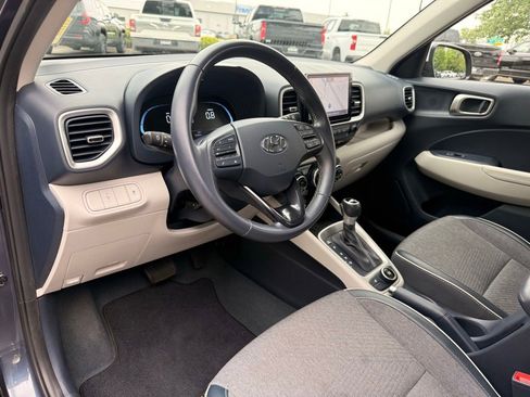 Used 2023 Hyundai Venue Limited w/ Cargo Package FWD image 9