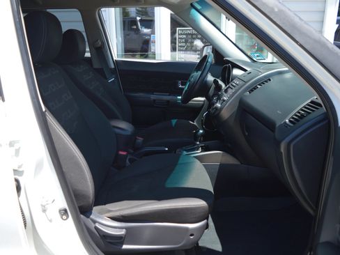 Used 2012 Kia Soul + FWD image 16