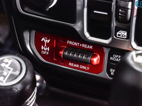 Used 2025 Jeep Wrangler Unlimited Rubicon w/ Convenience Group image 31