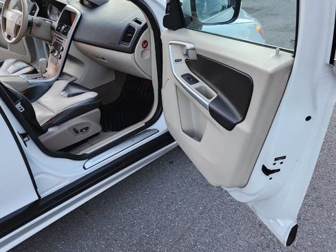 Used 2010 Volvo XC60 T6 image 39