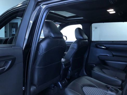 Certified 2025 Toyota Highlander XSE AWD/4WD image 19
