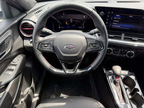 Used 2025 Chevrolet Trax RS FWD image 13