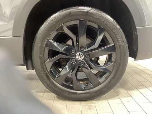 Used 2023 Volkswagen Taos SE w/ Panoramic Sunroof Package AWD/4WD image 23