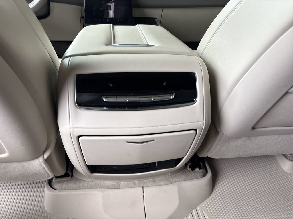 Certified 2025 Cadillac Escalade ESV Sport Platinum w/ LPO, Floor Liner Package AWD/4WD image 22