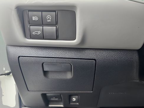 Used 2023 Toyota Highlander LE AWD/4WD image 15