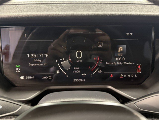 Certified 2026 GMC Acadia Elevation w/ Elevation Premium Package AWD/4WD image 12