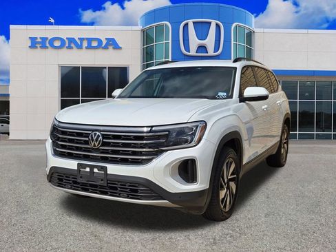 Used 2024 Volkswagen Atlas SE FWD image 2