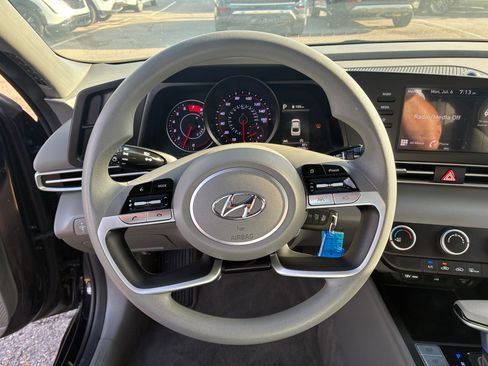 Used 2023 Hyundai Elantra SE FWD image 18