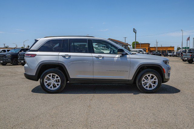 Used 2022 Jeep Grand Cherokee Limited RWD image 3