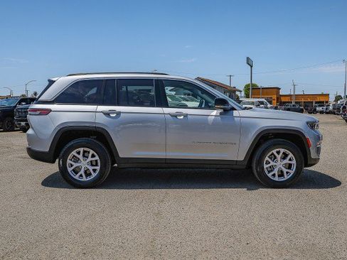 Used 2022 Jeep Grand Cherokee Limited RWD image 3