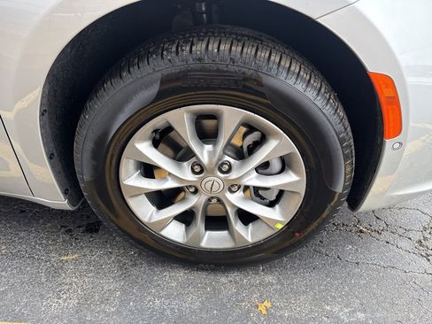 New 2026 Chrysler Pacifica Limited image 19