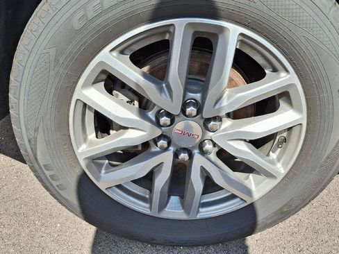 Used 2018 GMC Acadia SLE AWD/4WD image 23