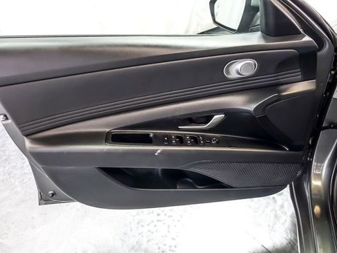 Used 2025 Hyundai Elantra SEL image 26