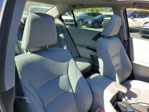Used 2017 Honda Accord EX-L image 40