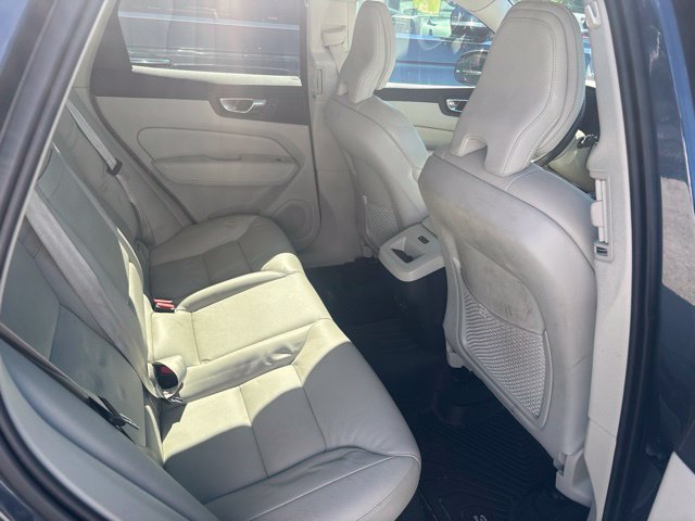 Used 2021 Volvo XC60 T5 Momentum w/ Climate Package AWD/4WD image 6