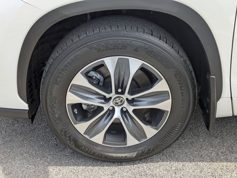 Used 2023 Toyota Highlander XLE image 26