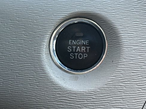 Used 2013 Toyota Sienna XLE image 35