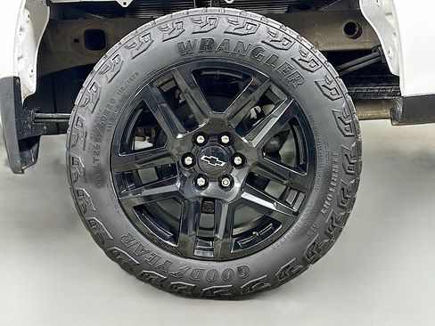 Used 2022 Chevrolet Silverado 1500 Custom Trail Boss AWD/4WD image 27