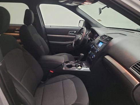 Used 2018 Ford Explorer XLT image 21
