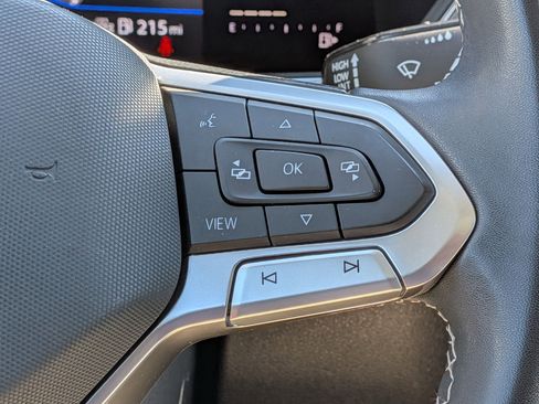 Used 2023 Volkswagen Tiguan SE w/ Panoramic Sunroof Package image 19