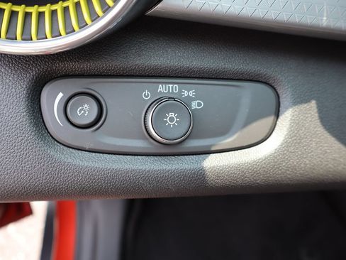 Used 2024 Chevrolet Trax LT FWD image 9